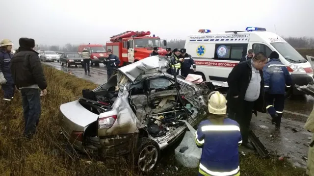 На шаленій швидкості «Lexus» врізався в швидку: 2 загиблих. — фото 2