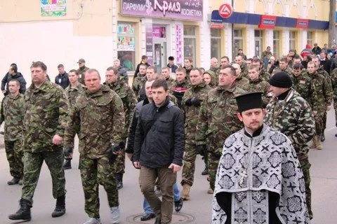 Понад тисяча лучан прийшли на Меморіальний комплекс Вічної Слави (Фоторепортаж) — фото 2