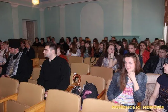 Представники різних нацменшин зібралися в Луцьку, із закликом проти війни (Фоторепортаж) — фото 8