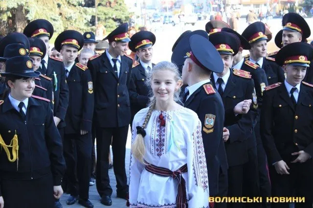 У Луцьку пройшов флешмоб за «Єдину Україну» (Фоторепортаж) + (Відео) — фото 5
