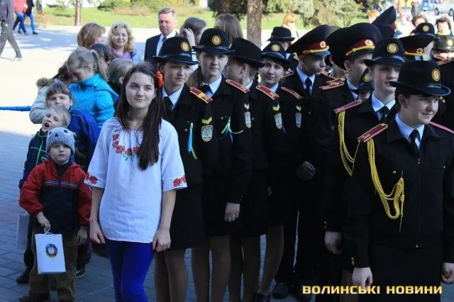 У Луцьку пройшов флешмоб за «Єдину Україну» (Фоторепортаж) + (Відео) — фото 7