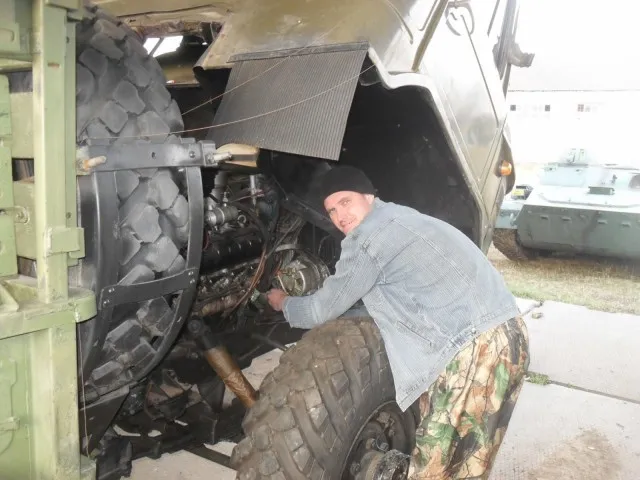 На Волині небайдужі громадяни допомагали відновлювати військову техніку (Фоторепортаж) — фото 1