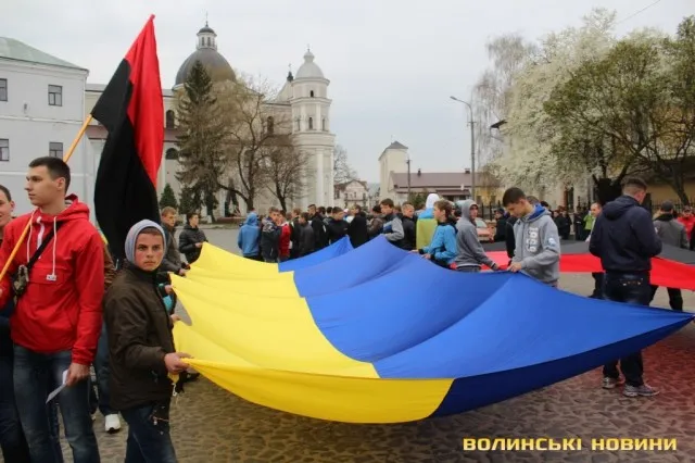 У Луцьку відбулася акція єдності України (Фоторепортаж) + (Відео) — фото 1