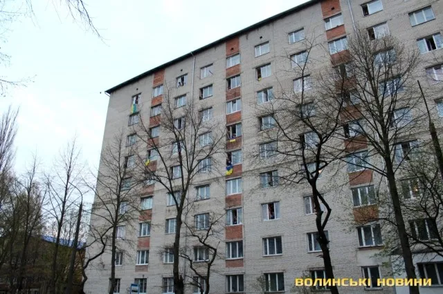 Студенти Луцького гуртожитку, виконали державний гімн України, на знак підтримки українських військових (Фото) + (Відео) — фото 2