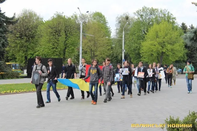 Молодь Луцька влаштувала флеш-моб під назвою «Жива галерея» (Фоторепортаж) — фото 6
