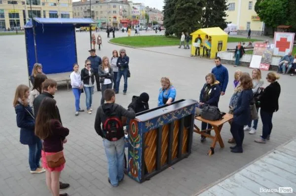 «Піаніст-екстреміст», який прославився завдяки своїй грі на Євромайдані, виступив у Луцьку (Фото) + (Відео) — фото 2