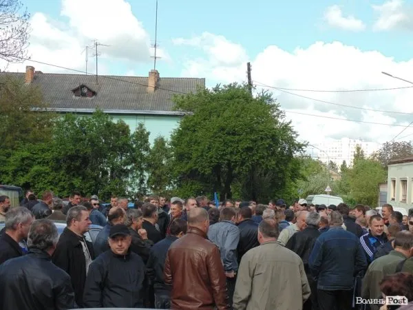 Луцькі маршрутчики вимагають збільшення тарифу на проїзд в автобусах до трьох гривень (Фото) + (Відео) — фото 2