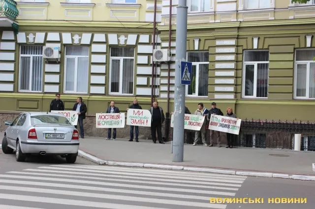 Сьогодні під стінами прокуратури відбувся стихійний пікет (Фоторепортаж) — фото 1