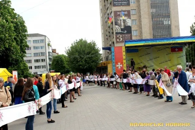 У Луцьку відбувся фестиваль «Вишиті обереги єднання» (Фоторепортаж) — фото 9