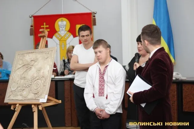 У Луцьку пройшов благодійний аукціон продажу картин дітей з синдром Дауна (Фоторепортаж) — фото 7