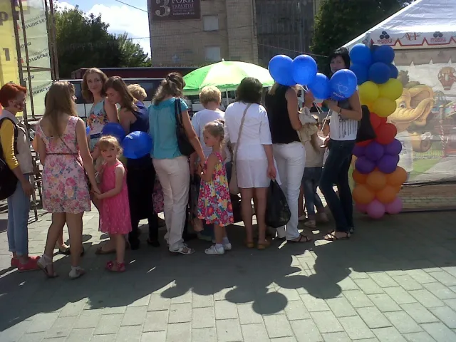 Святкова субота в Луцьку. Середньовіччя, гучна музика і щасливі діти — фото 4