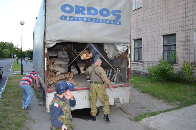 Активісти Волині зібрали 5 тонн їжі для "Айдару" — фото 2