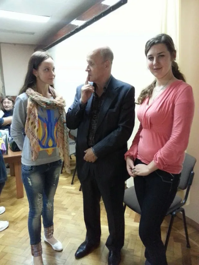 Михайло Слабошпицький подарував 44 книги для благодійного ярмарку "Книга за життя" — фото 1