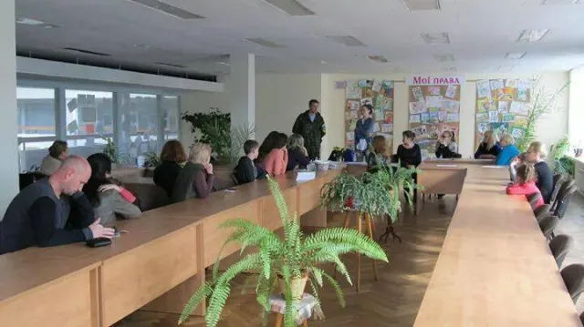 Лучани не відпускали бійця «Айдару» майже три години — фото 2