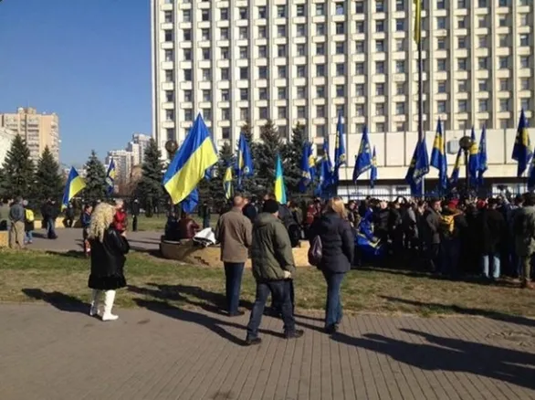У Києві свободівці пікетують ЦВК — фото 2