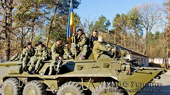 В АТО "Світязь" вирушить на відремонтованому бронетранспортері (ФОТО) — фото 6
