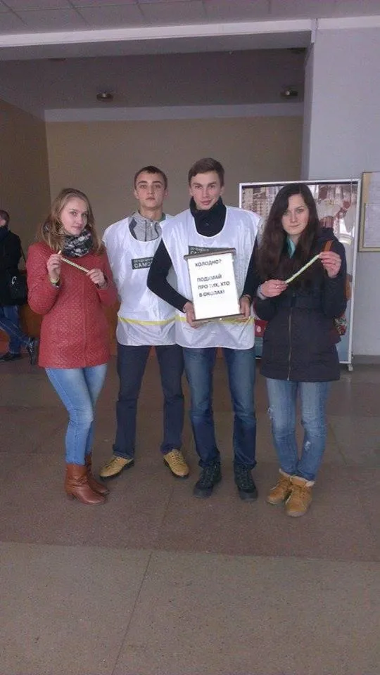 В День студента луцька молодь провела акцію на підтримку бійців в АТО — фото 1