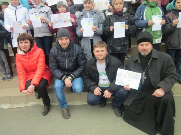 Волинські селяни зібрали для бійців АТО теплі речі і дитячі листи (Фото) — фото 2