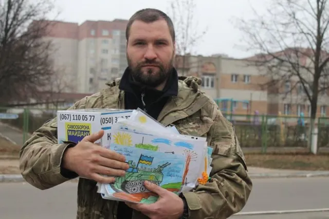 Малюки подарували самооборонівцям пісні, листи та хороший настрій (Фоторепортаж) — фото 5
