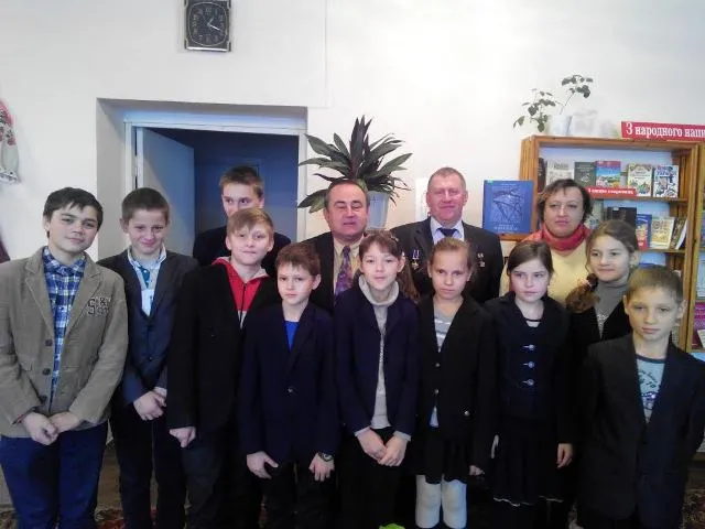 Школярі вшанували ліквідаторів наслідків на Чорнобильській АС (Фото) — фото 1