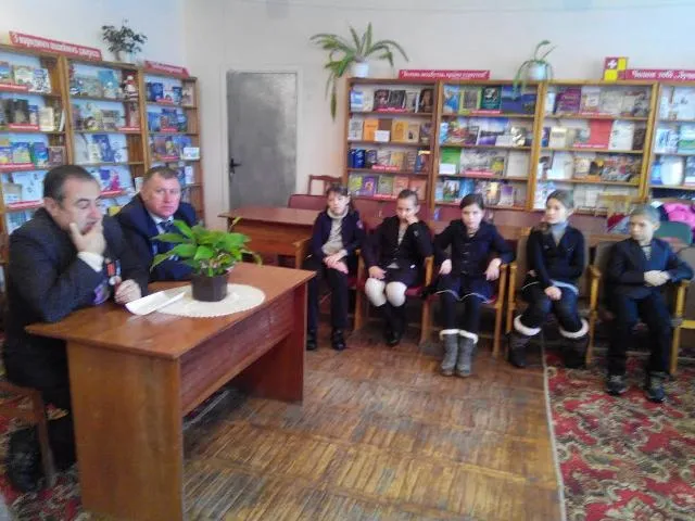 Школярі вшанували ліквідаторів наслідків на Чорнобильській АС (Фото) — фото 2