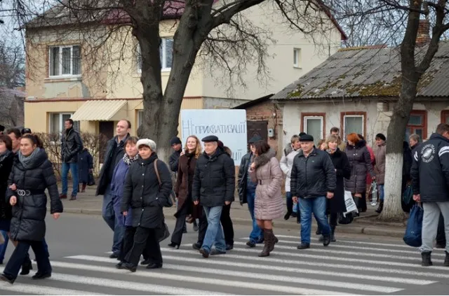 Працівники колишнього луцького спиртогорілчаного заводу вийшли на страйк (Фото) — фото 1