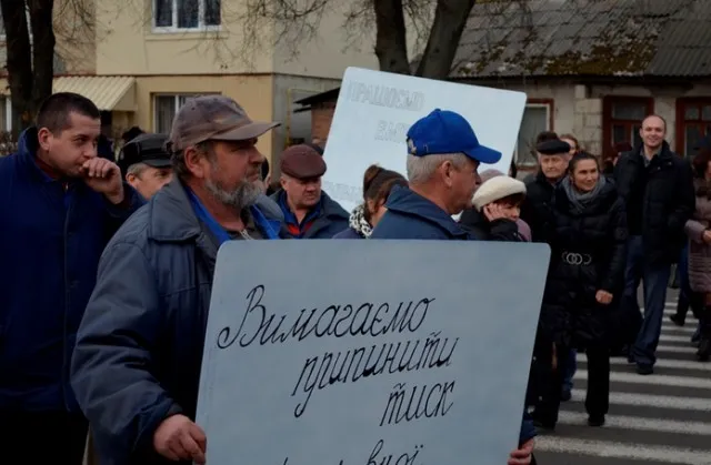 Працівники колишнього луцького спиртогорілчаного заводу вийшли на страйк (Фото) — фото 2