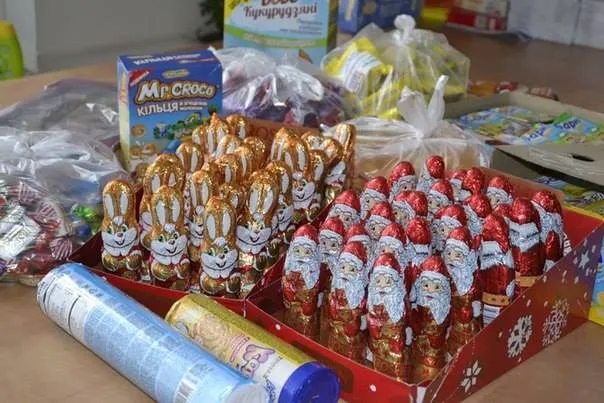 Понад 1.5 тонни подаруночків для дітей-сиріт (Фото) — фото 1