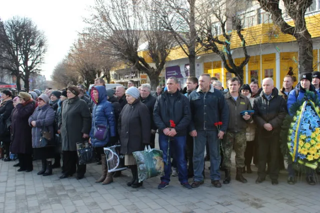 Лучани попрощалися з загиблим військовослужбовцем Олександром Войчуком (Фоторепортаж) — фото 1