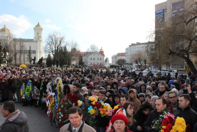 Лучани попрощалися з загиблим військовослужбовцем Олександром Войчуком (Фоторепортаж) — фото 11
