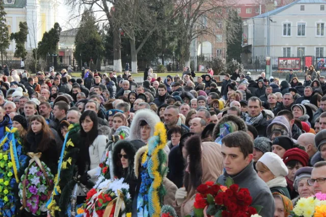 Лучани попрощалися з загиблим військовослужбовцем Олександром Войчуком (Фоторепортаж) — фото 12