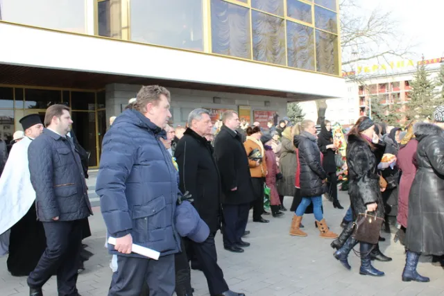 Лучани попрощалися з загиблим військовослужбовцем Олександром Войчуком (Фоторепортаж) — фото 13