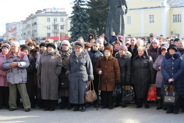Лучани попрощалися з загиблим військовослужбовцем Олександром Войчуком (Фоторепортаж) — фото 5