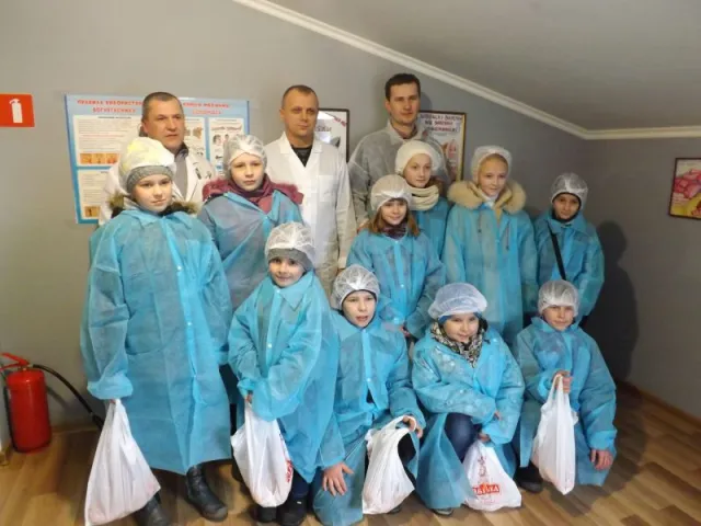 Діти з сімей, які опинилися в складних життєвих обставинах, побували на виробництві ТМ «Забіяка» (Фото) — фото 2