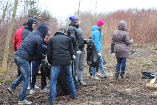 У центральному парку культури і відпочинку імені Лесі Українки відбулася екологічна акція (Фото) — фото 1
