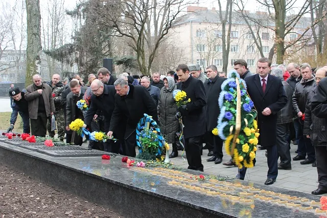 У Луцьку вшанували загиблих в Афганістані та під час АТО (Фото) — фото 3