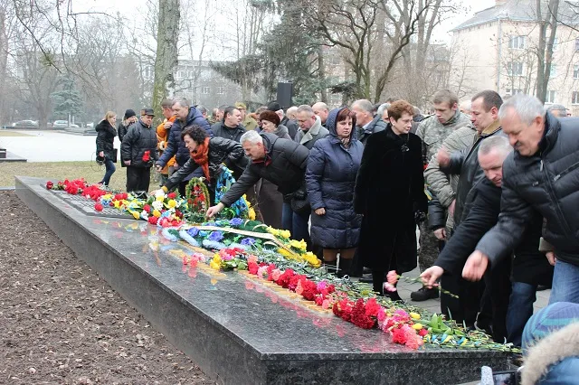 У Луцьку вшанували загиблих в Афганістані та під час АТО (Фото) — фото 4