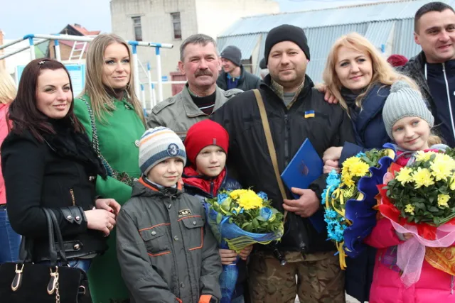 Військовослужбовці Національної гвардії повернулися зі Сходу (фоторепортаж) — фото 9