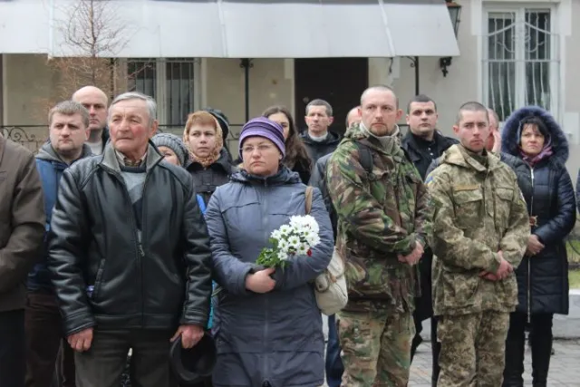 Лучани попрощалися з загиблими військовослужбовцями (фоторепортаж) — фото 1