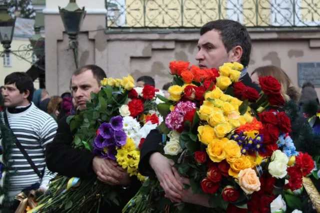 Лучани попрощалися з загиблими військовослужбовцями (фоторепортаж) — фото 2