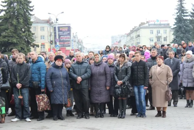 Лучани попрощалися з загиблими військовослужбовцями (фоторепортаж) — фото 7