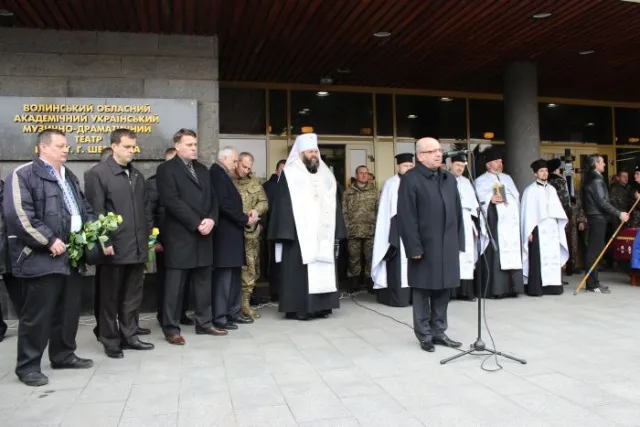 Лучани попрощалися з загиблими військовослужбовцями (фоторепортаж) — фото 8