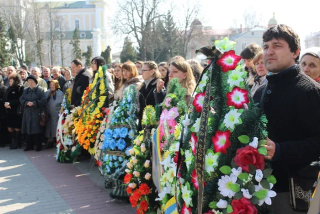 Лучани попрощалися з загиблим військовослужбовцем Сергієм Шкредьом (фоторепортаж) — фото 1
