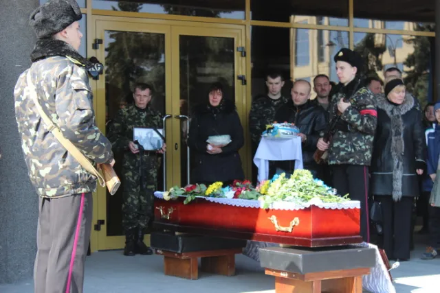 Лучани попрощалися з загиблим військовослужбовцем Сергієм Шкредьом (фоторепортаж) — фото 2