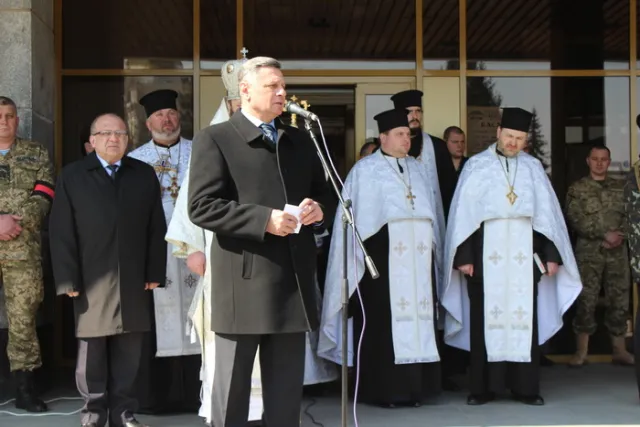 Лучани попрощалися з загиблим військовослужбовцем Сергієм Шкредьом (фоторепортаж) — фото 3