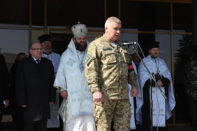 Лучани попрощалися з загиблим військовослужбовцем Сергієм Шкредьом (фоторепортаж) — фото 4