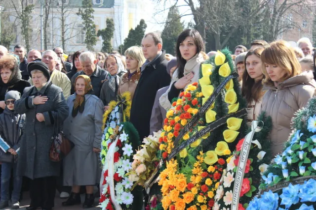 Лучани попрощалися з загиблим військовослужбовцем Сергієм Шкредьом (фоторепортаж) — фото 5