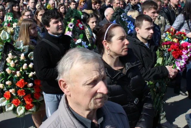 Лучани попрощалися з загиблим військовослужбовцем Сергієм Шкредьом (фоторепортаж) — фото 7
