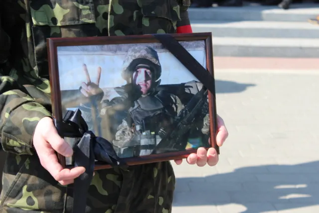 Лучани попрощалися з загиблим військовослужбовцем Сергієм Шкредьом (фоторепортаж) — фото 8