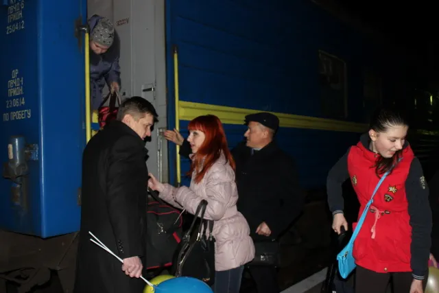 68 дітей з Волновахи зустрінуть Великдень у Луцьку (фото) — фото 2